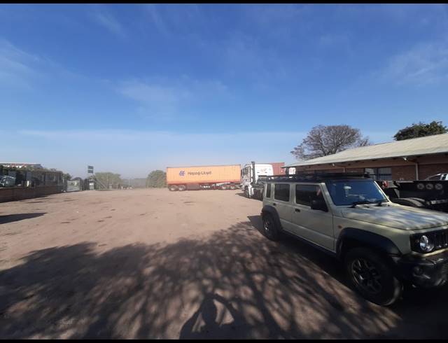 1,660M² INDUSTRIAL YARD TO LET IN WESTMEAD
